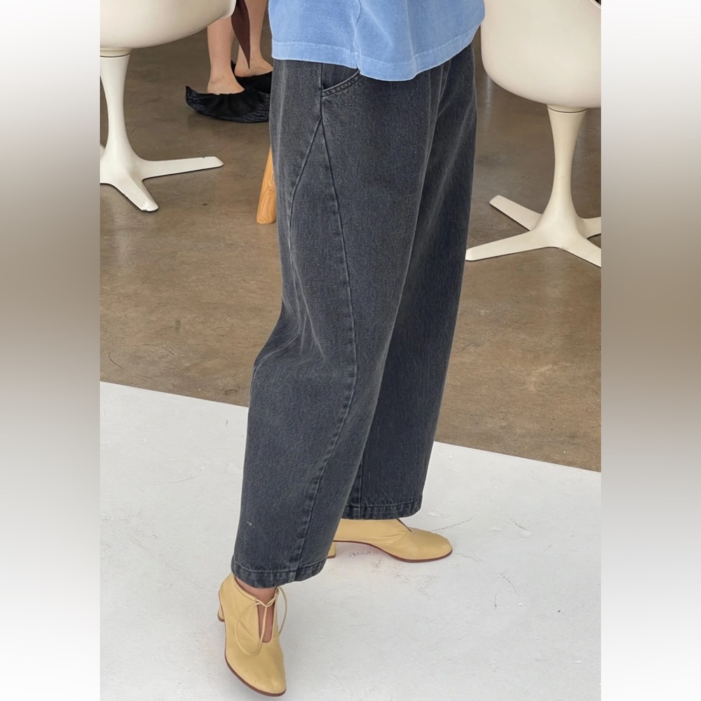 Straight-Leg Women’s Jeans in Washed Black